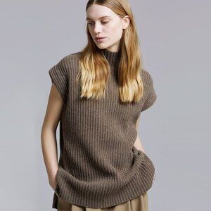 Ganni Ribbed Wool Sleeveless Vest in "Fossil", size XS. Fits oversize